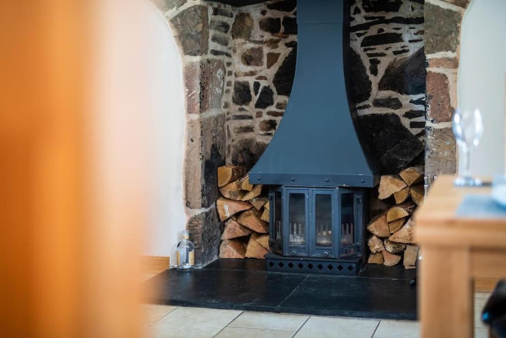 Cosy & Rustic Retreat - Woodland Cottage. Неърн Екстериор снимка